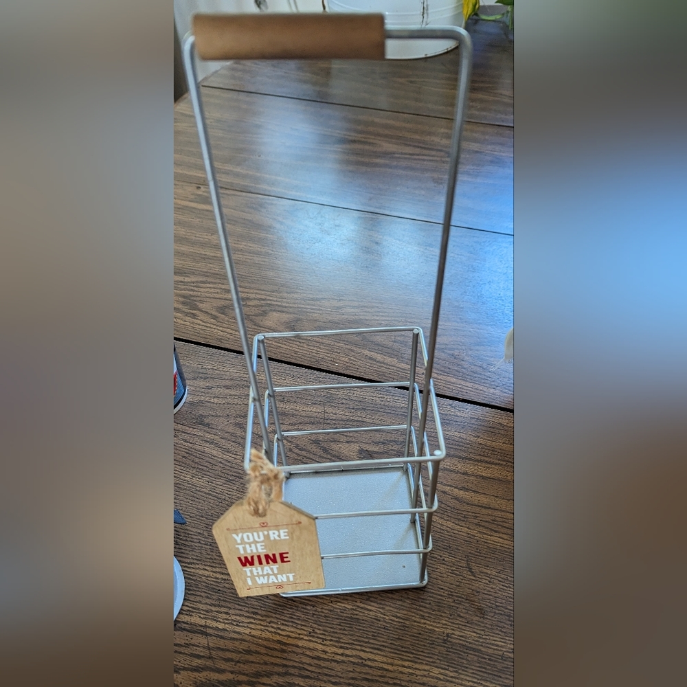 Wine bottle holder